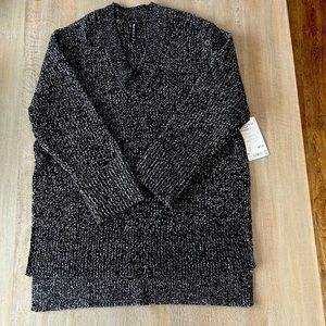 Athleta size medium Shasta V-neck sweater